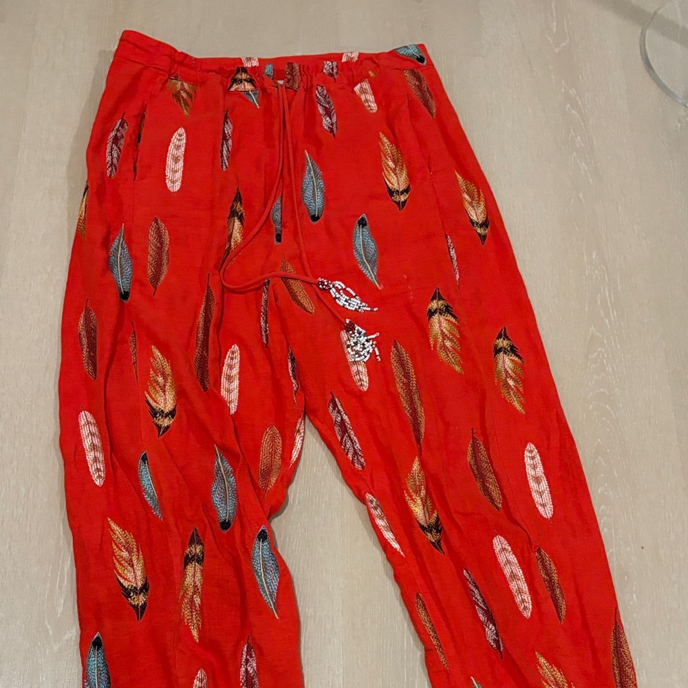 FARM RIO SOLD OUT EMBROIDERED Red Feather Print Pants